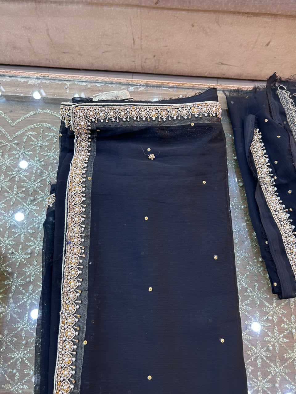 A plan prity saree only bodder